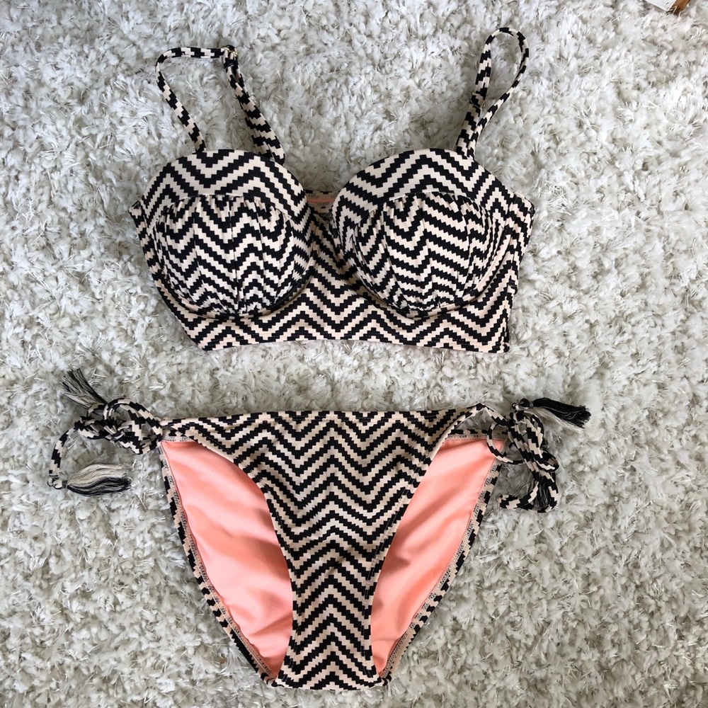 🌴BLACK & WHITE BIKINI🌴